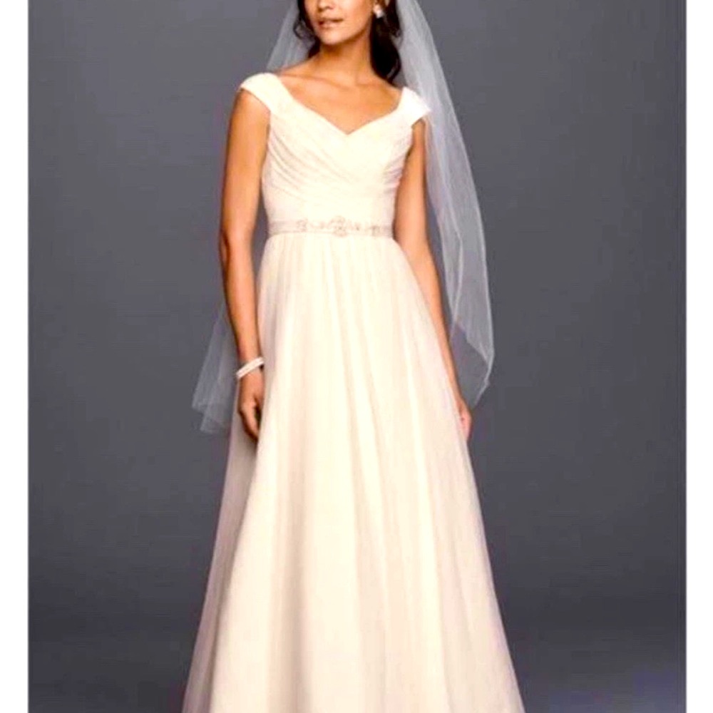 David's Bridal Ivory A-Line Cap Sleeve Wedding Dress